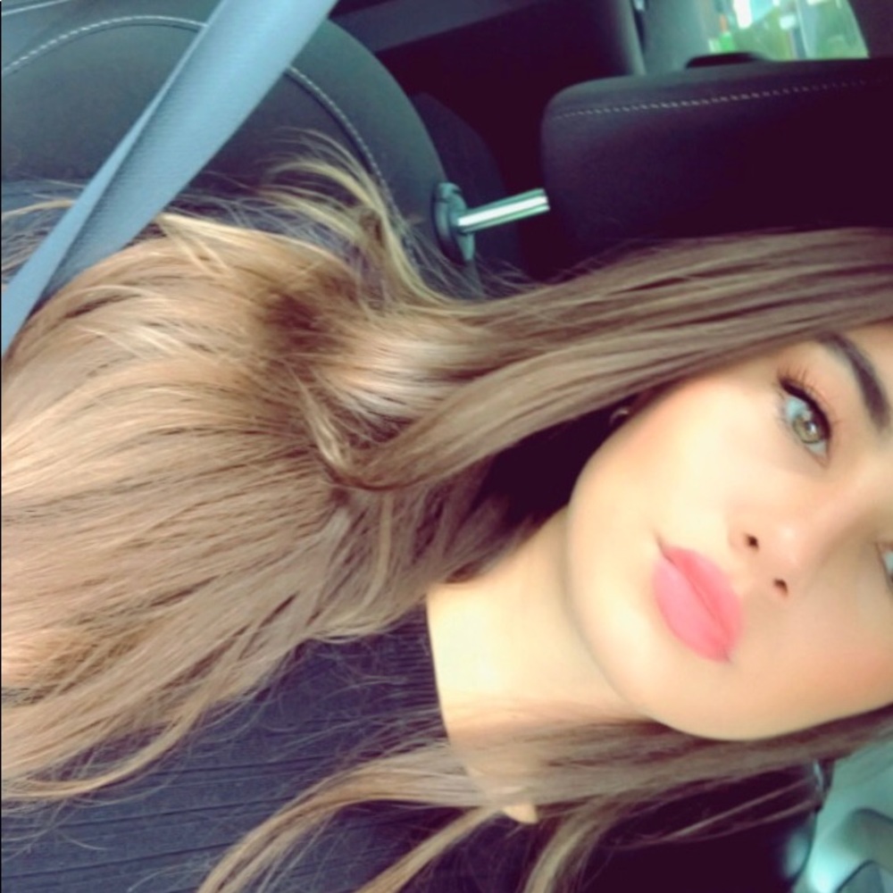 Meet your Posher, Elise